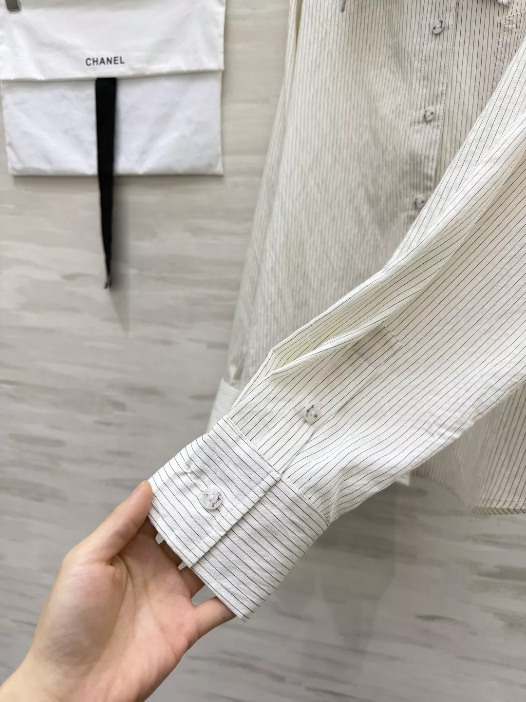 샤넬 빅카라 스트라이프 긴소매 셔츠 상세 이미지 8