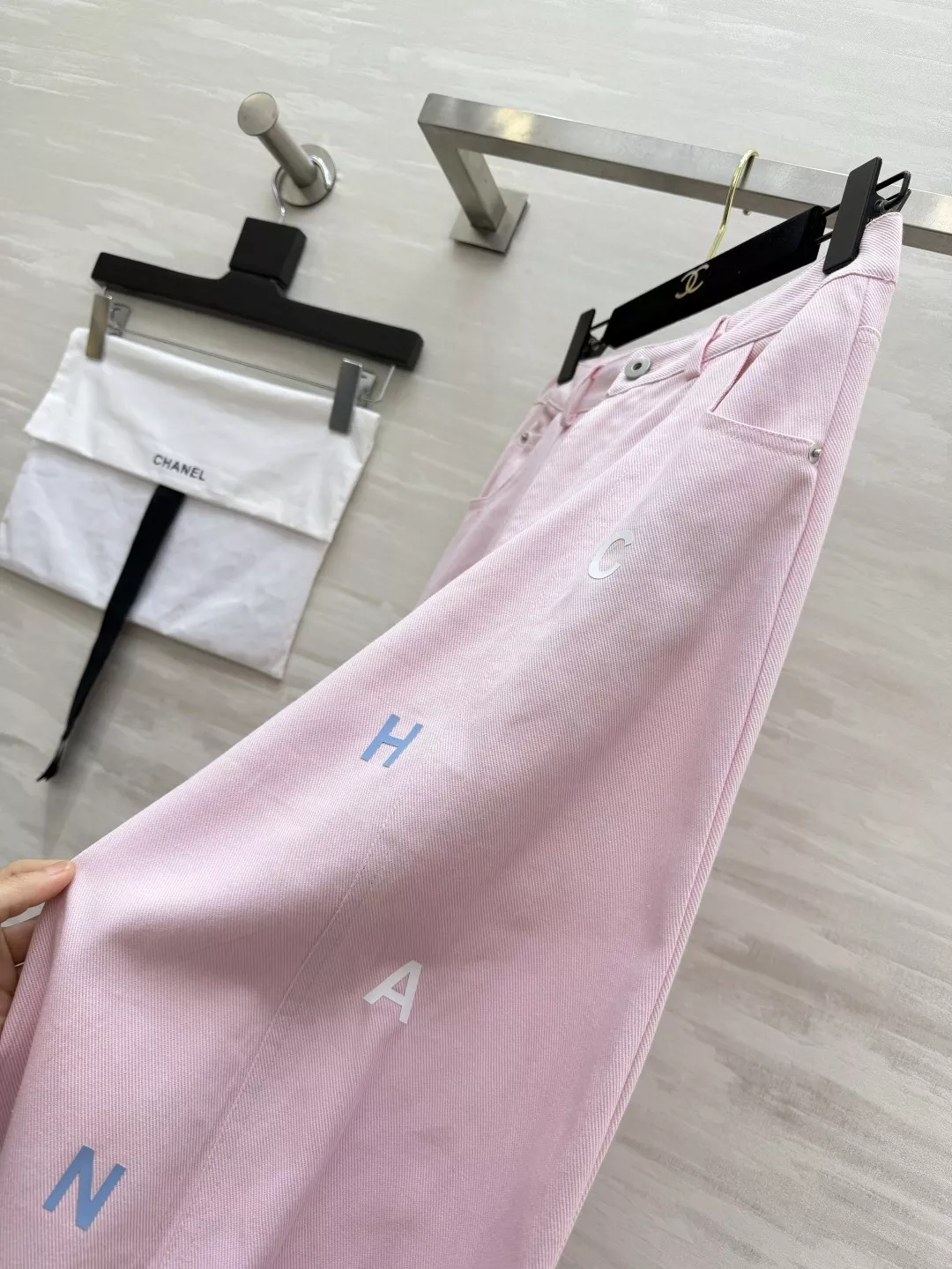 샤넬 레터 자수 와이드 팬츠 상세 이미지 16