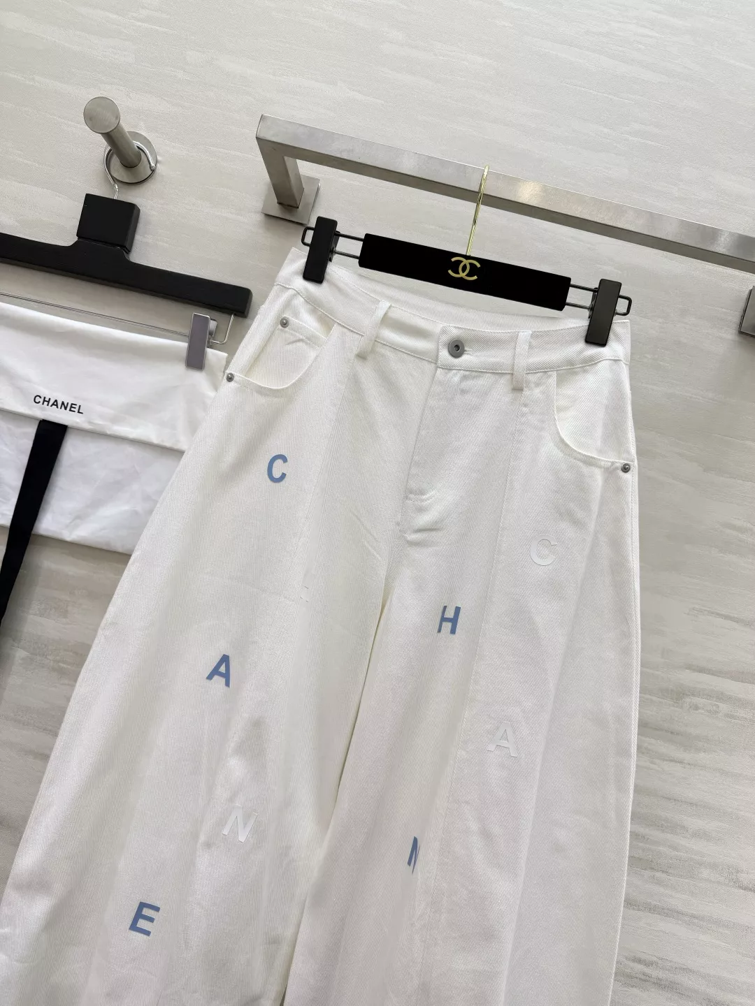 샤넬 레터 자수 와이드 팬츠 상세 이미지 5