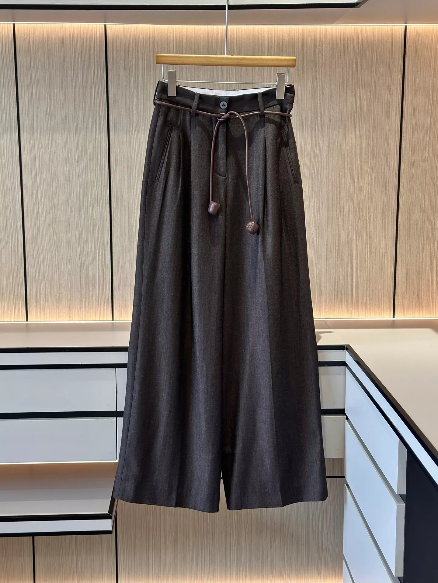 루이비통 하이웨이스트 투턱 와이드 슬랙스 팬츠 상세 이미지 3