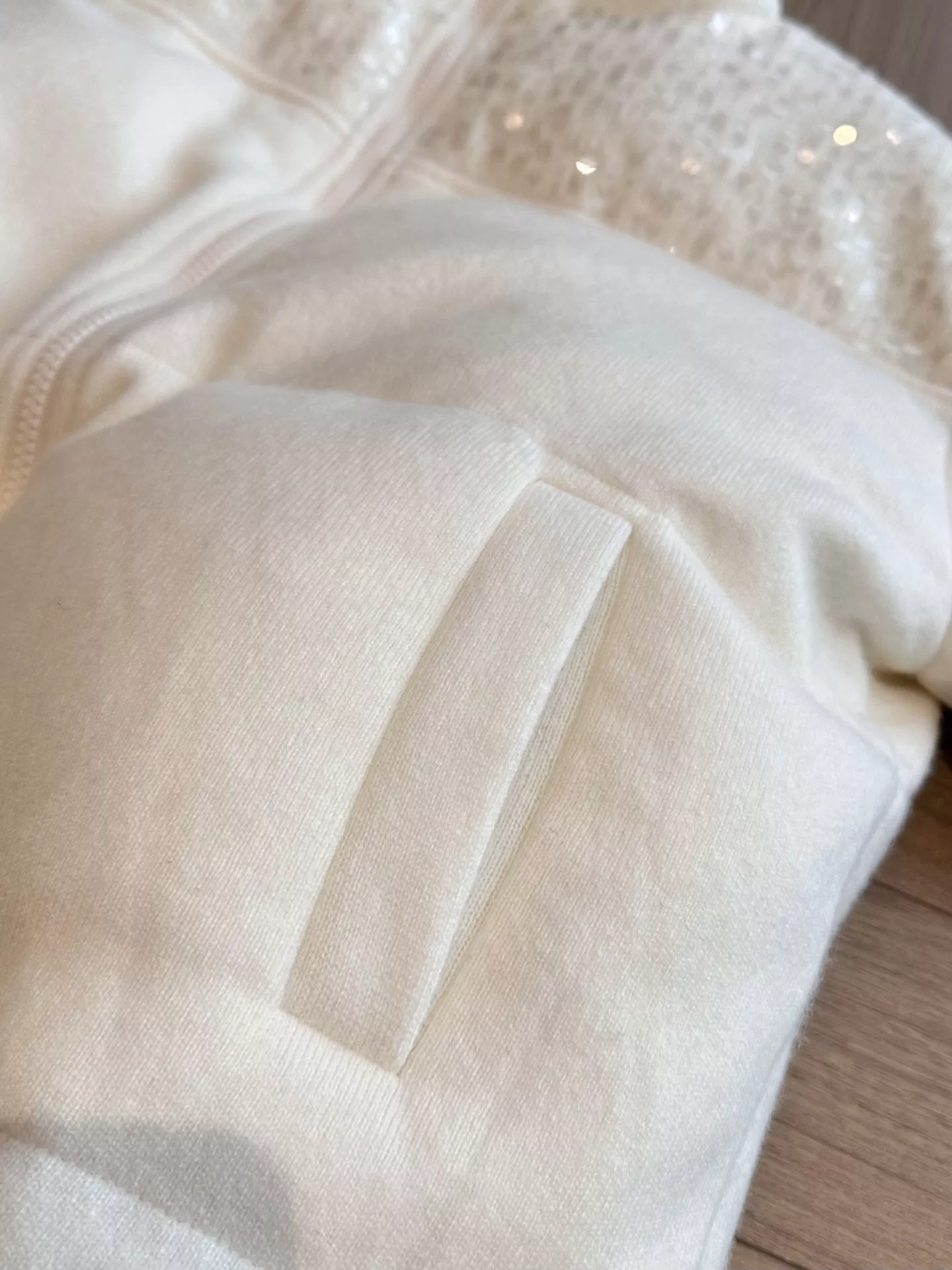브루넬로쿠치넬리 캐시미어 시퀸 하이넥 쇼트 패딩 상세 이미지 23