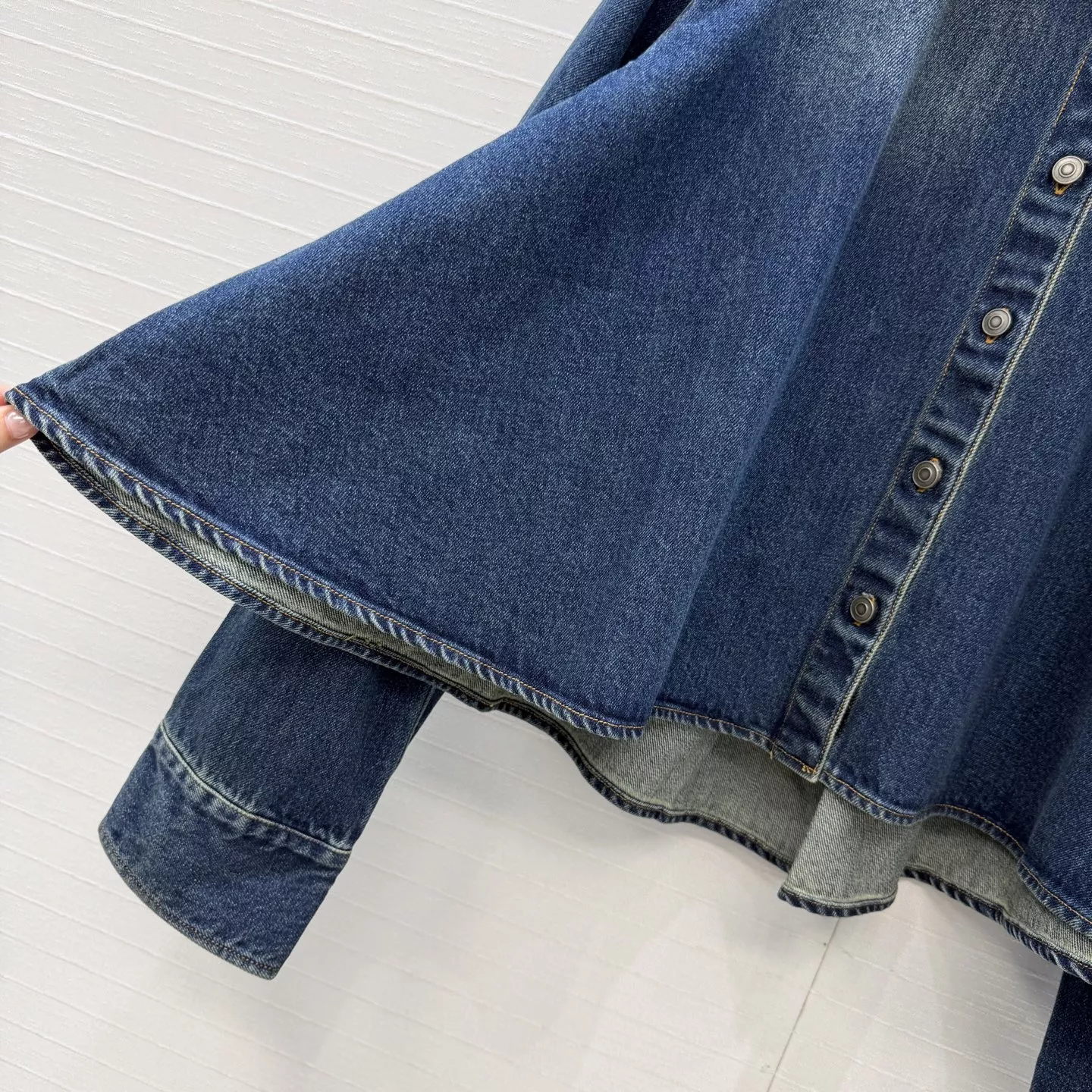 로에베 A라인 워싱 데님 셔츠 상세 이미지 5