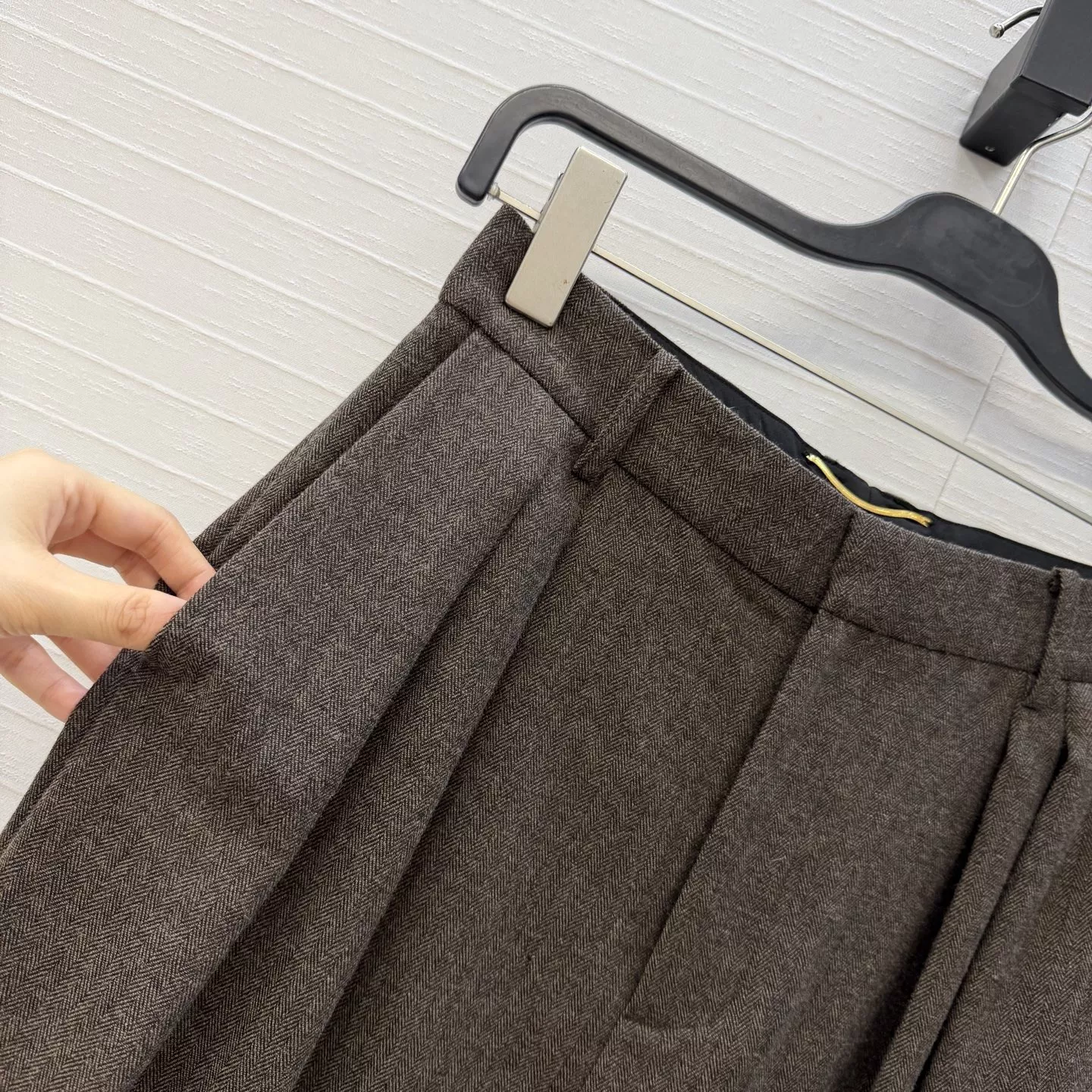 로로피아나 헤링본 울 플리츠 스트레이트 팬츠 상세 이미지 3