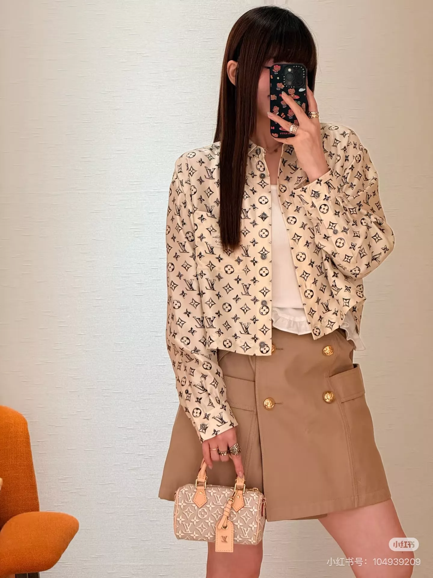 루이비통 버클업 프린트 크롭 실크 블라우스 상세 이미지 17