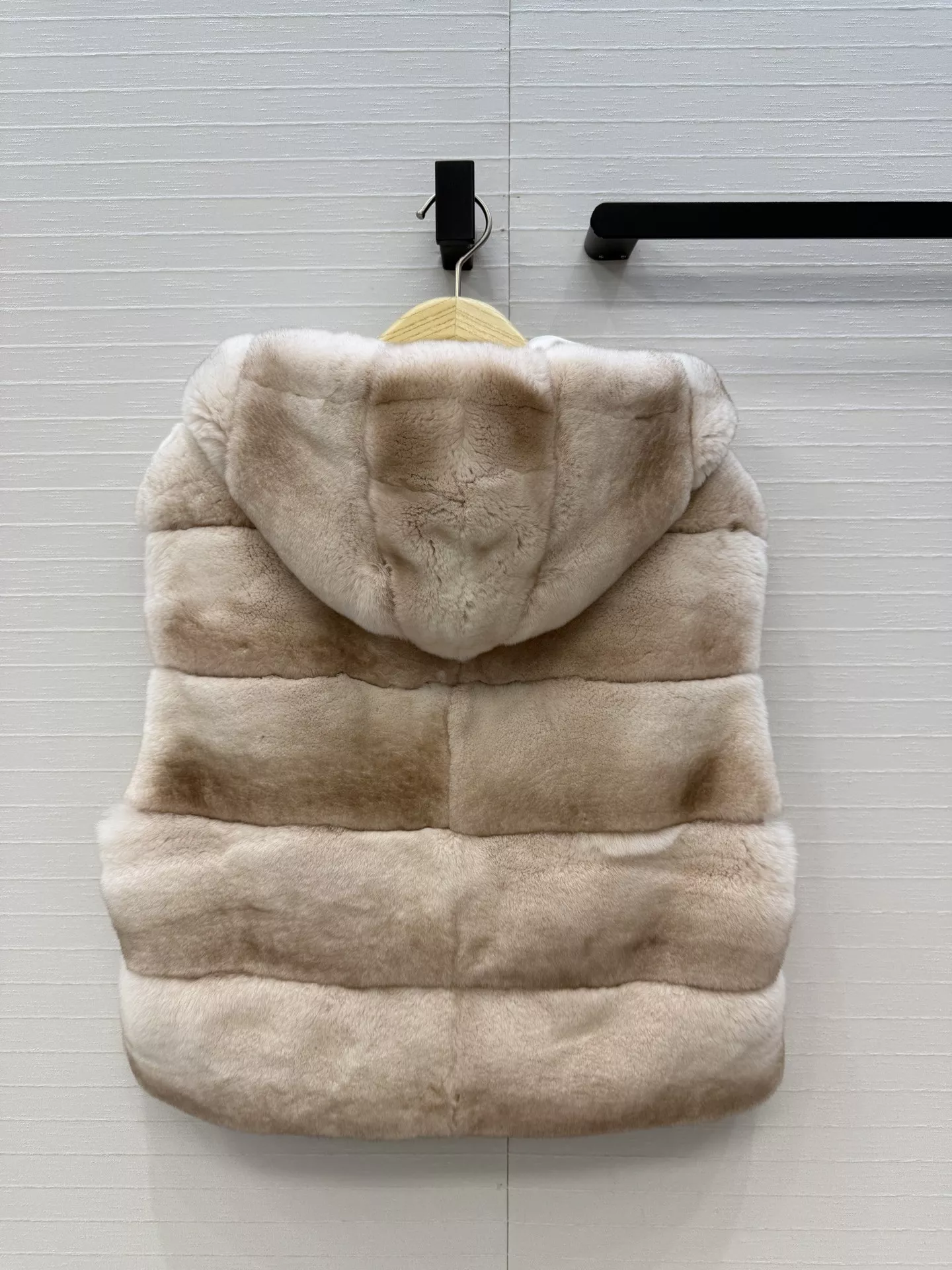 디올 후드 그라데이션 래빗퍼 조끼 상세 이미지 9