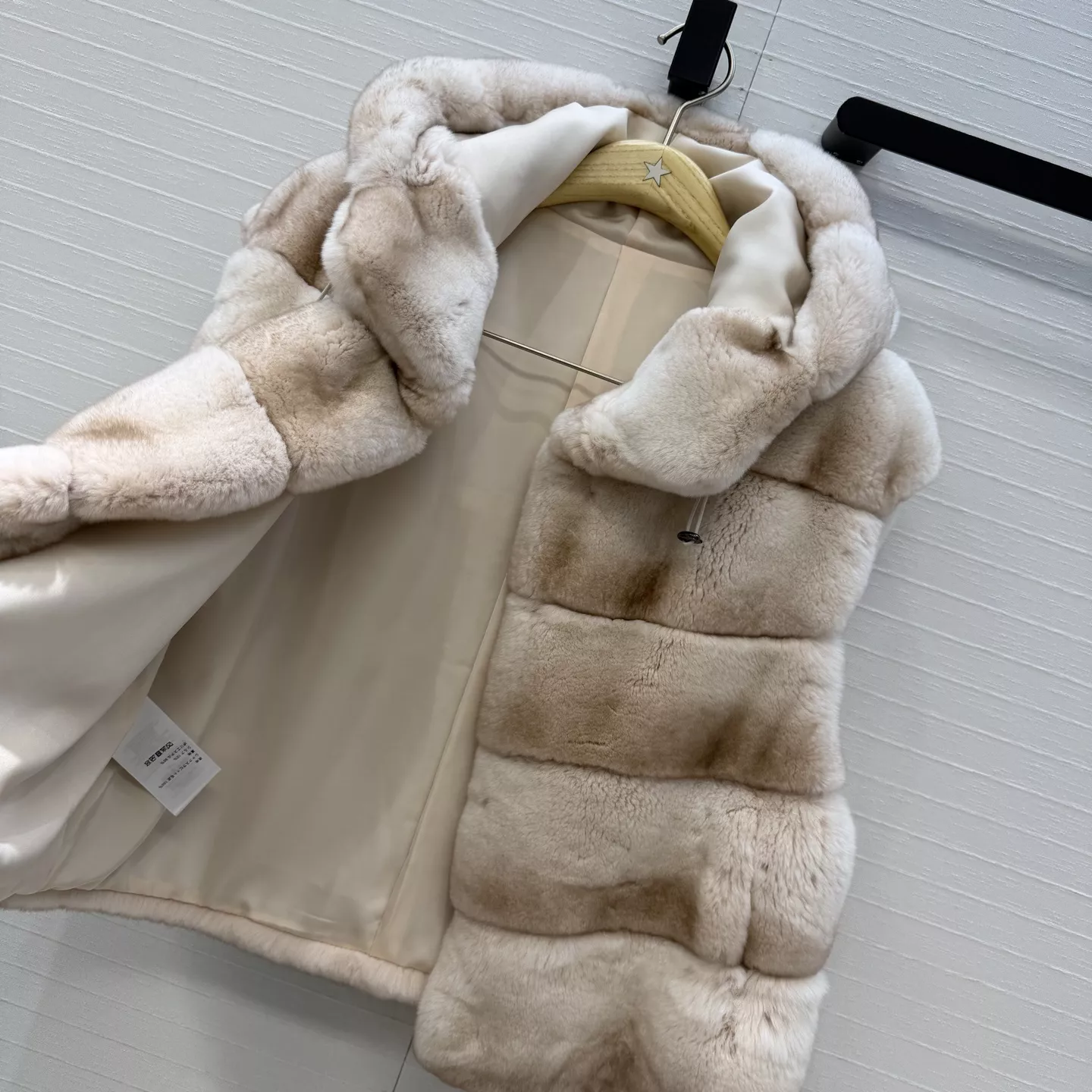 디올 후드 그라데이션 래빗퍼 조끼 상세 이미지 7