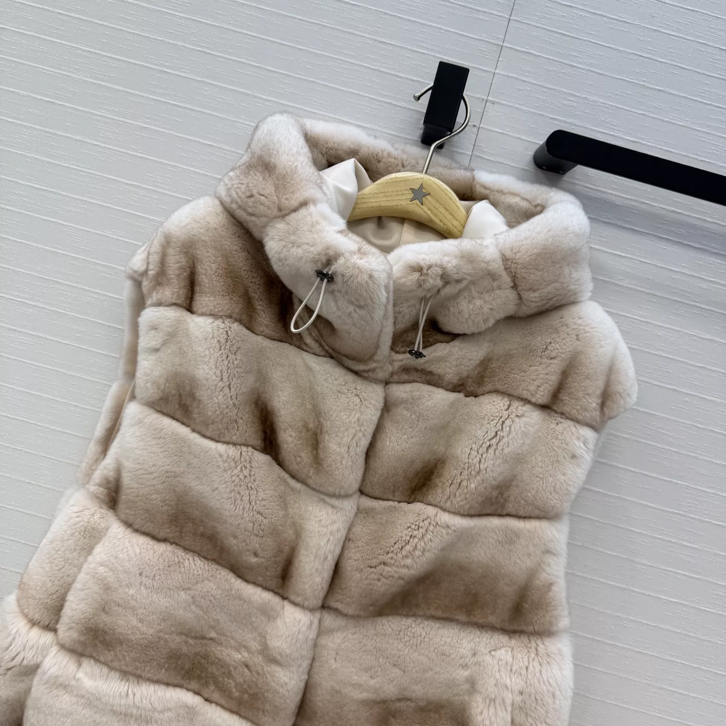 디올 후드 그라데이션 래빗퍼 조끼 상세 이미지 2