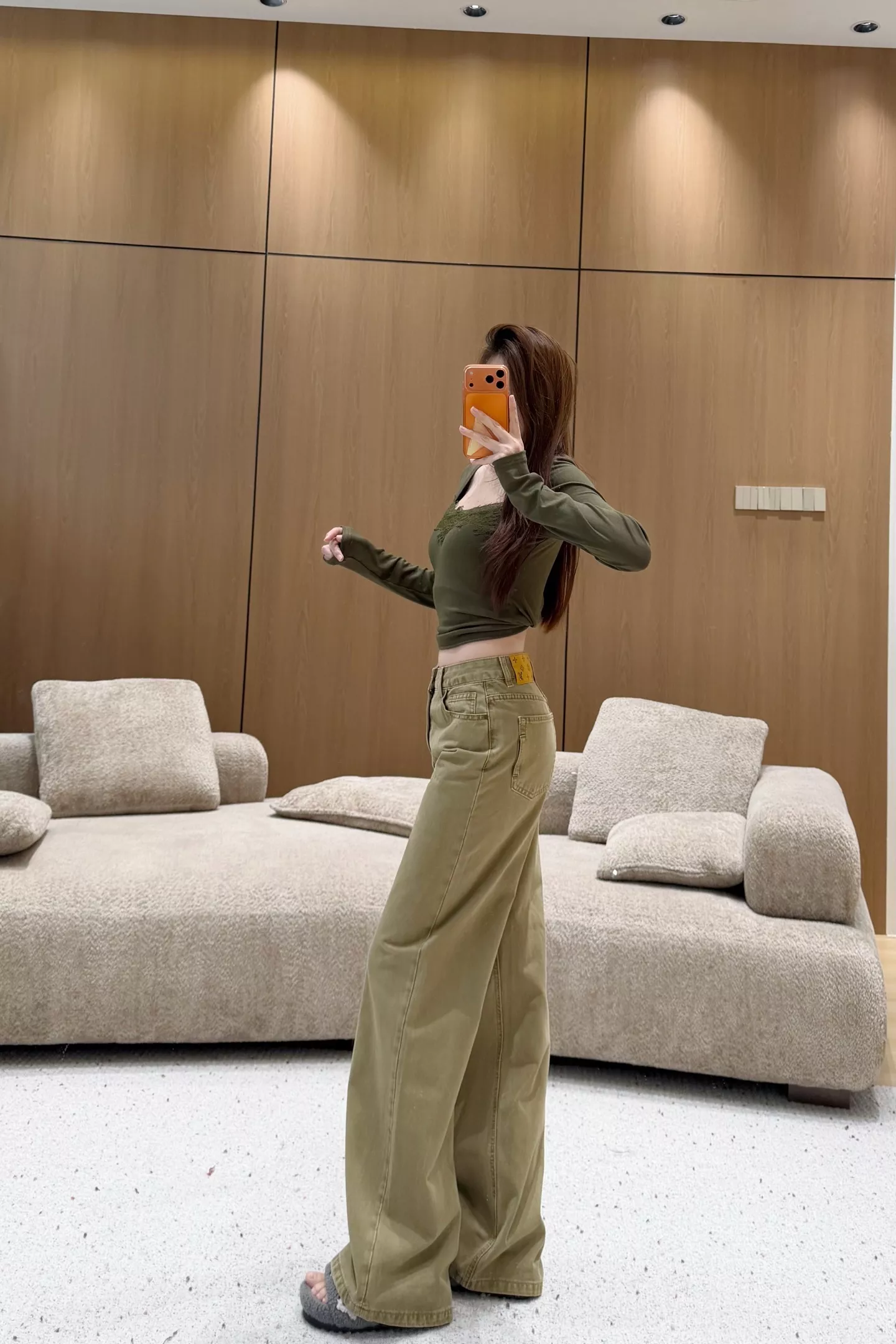 루이비통 카키 롤업 프린트 와이드 캐쥬얼 팬츠 상세 이미지 14