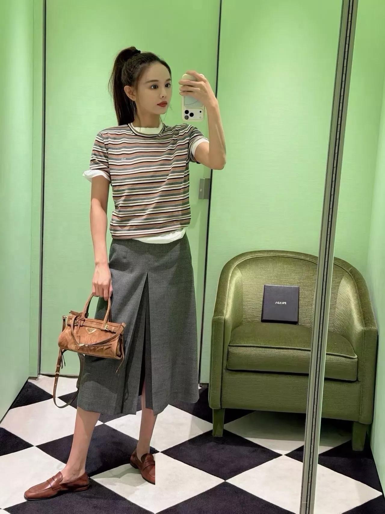 프라다 배색 허리선 앞트임 미들 스커트 상세 이미지 15