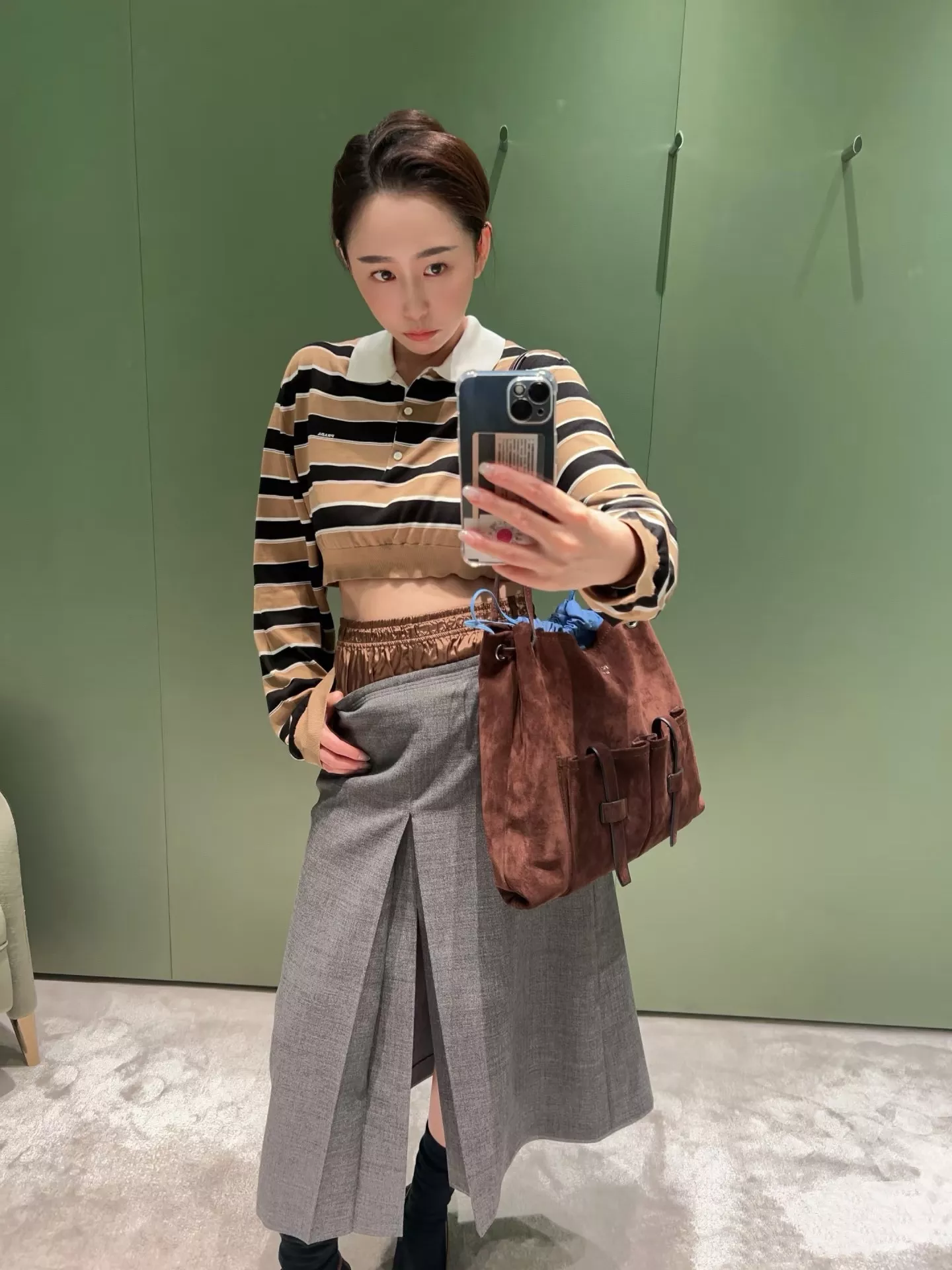 프라다 배색 허리선 앞트임 미들 스커트 상세 이미지 17
