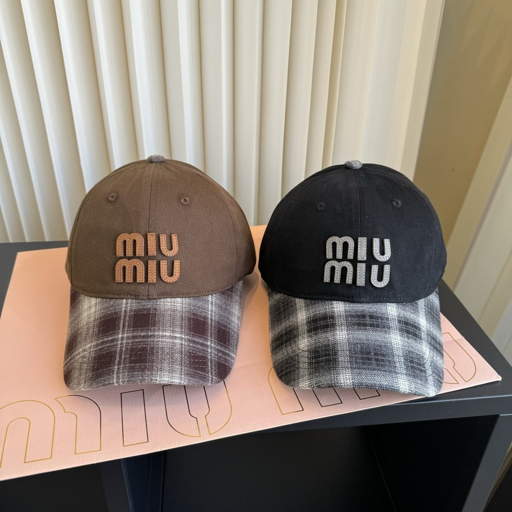 미우미우 클래식 캐주얼 로고 볼캡