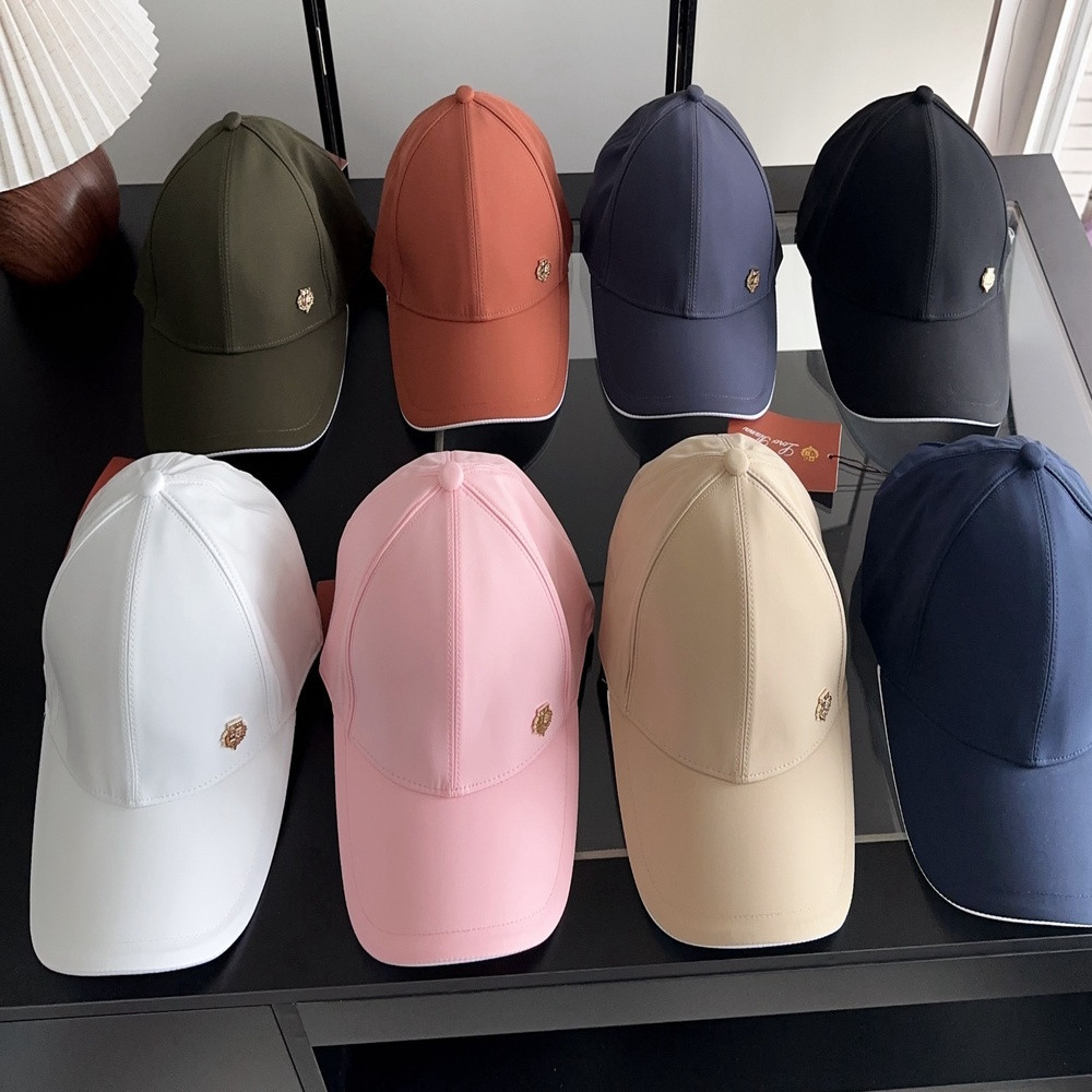로로피아나 자수 포인트 베이스볼 캡