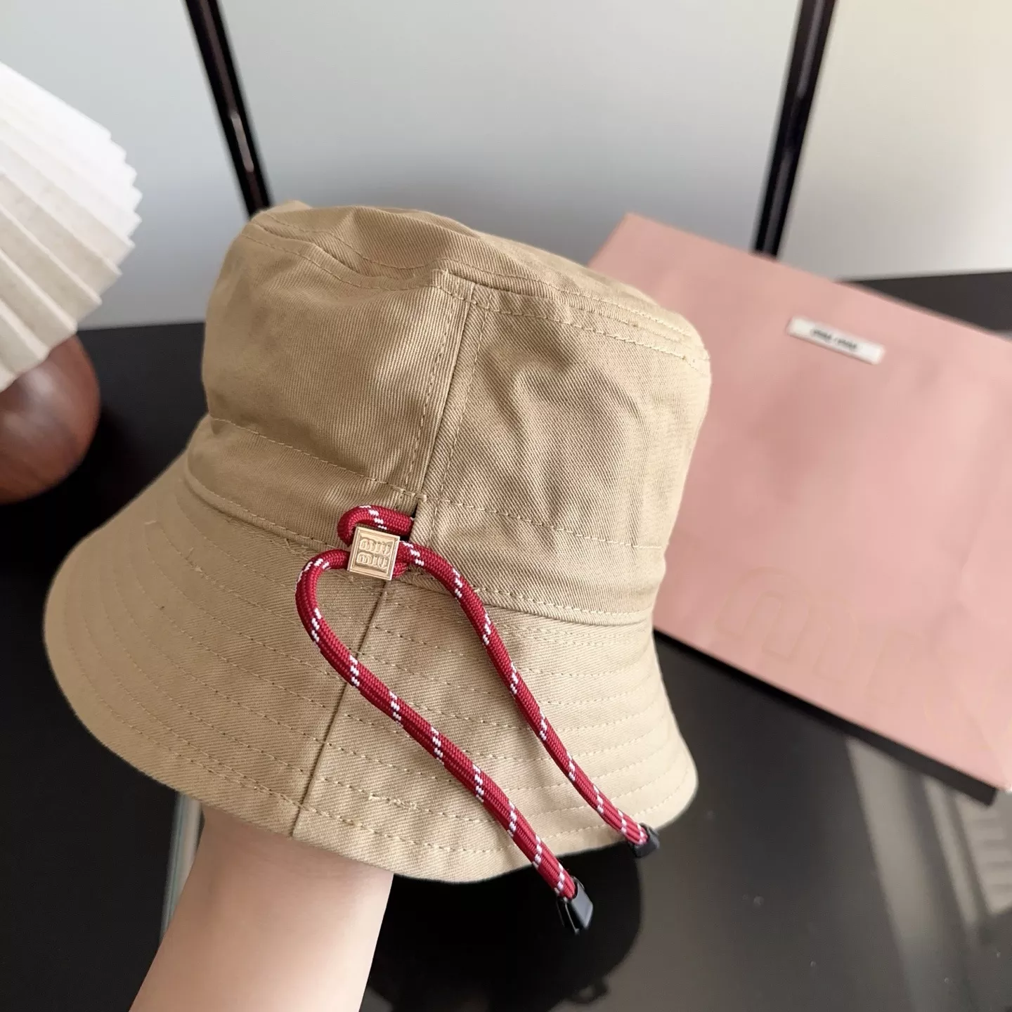 미우미우 자수 그래피티 버킷햇 상세 이미지 22