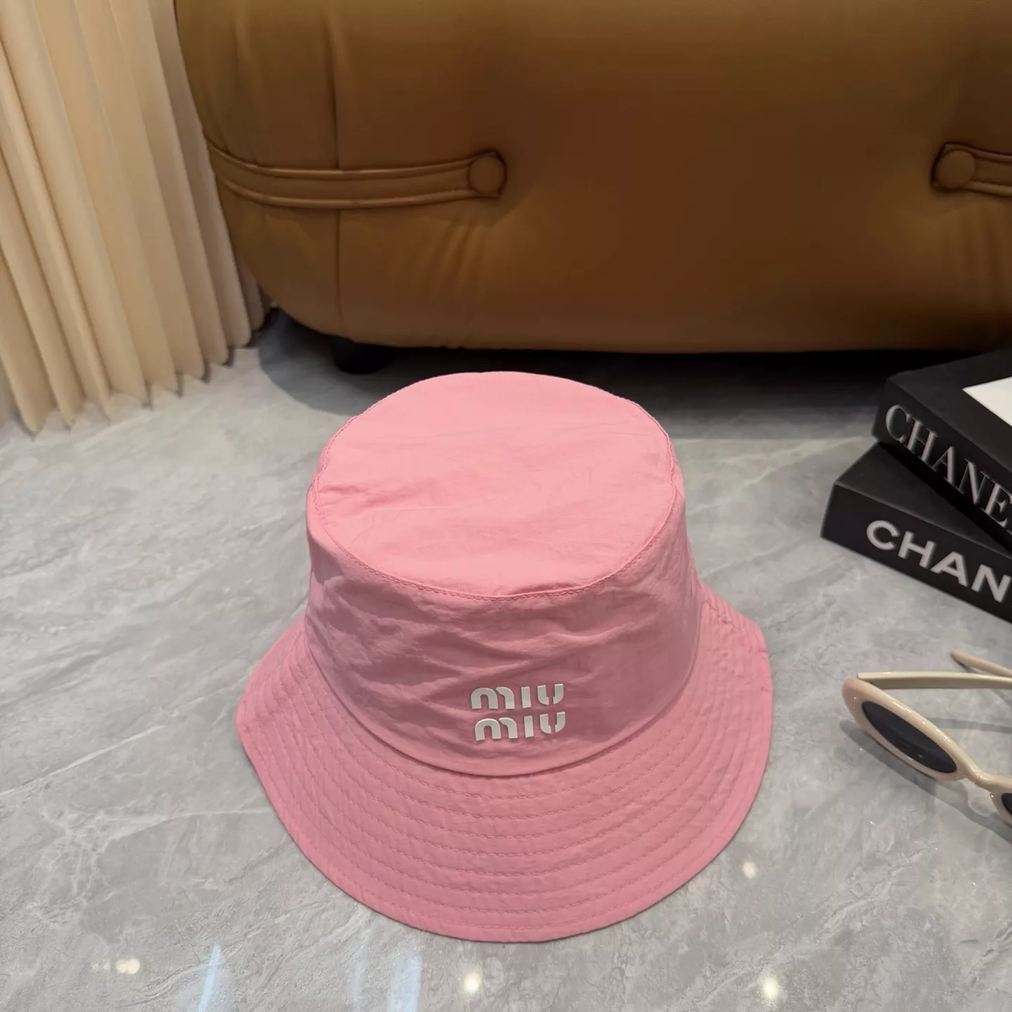 미우미우 마카롱 컬러 속건 버킷햇 상세 이미지 6