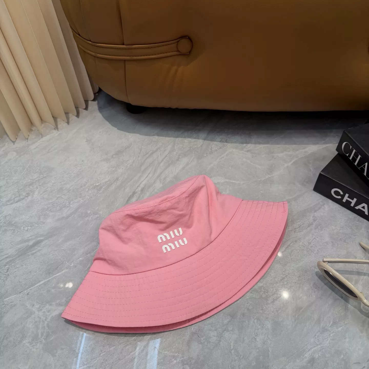미우미우 마카롱 컬러 속건 버킷햇 상세 이미지 8