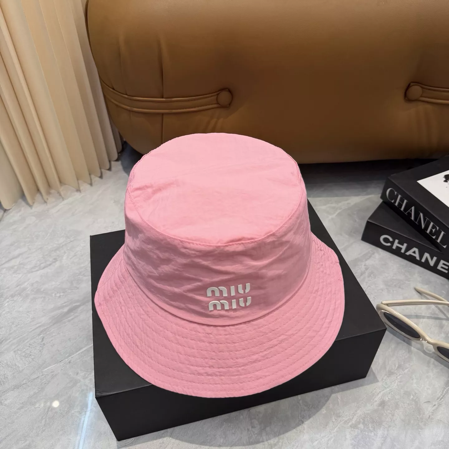 미우미우 마카롱 컬러 속건 버킷햇 상세 이미지 9