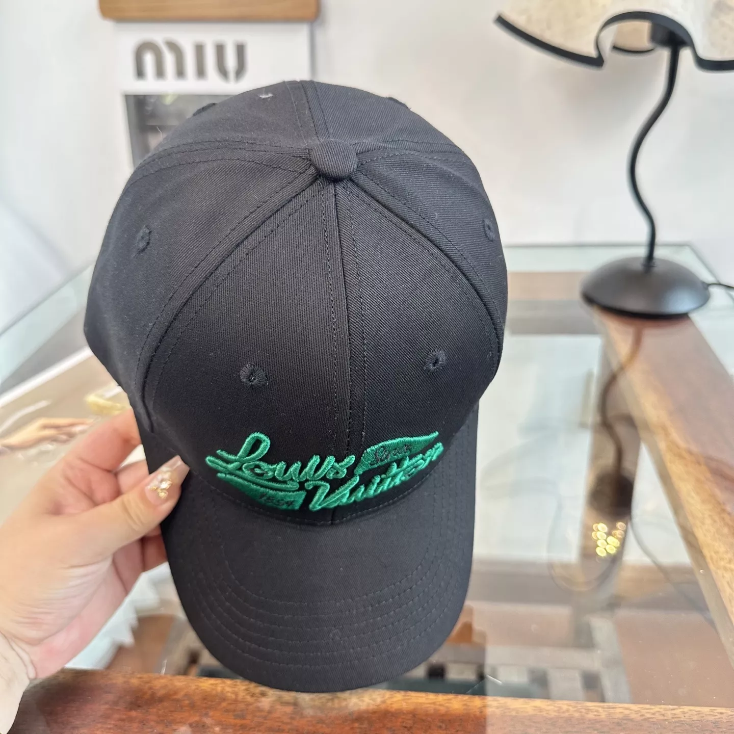 루이비통 자수 로고 볼캡 상세 이미지 6