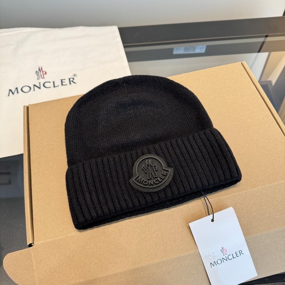 몽클레어 니트 패치 비니