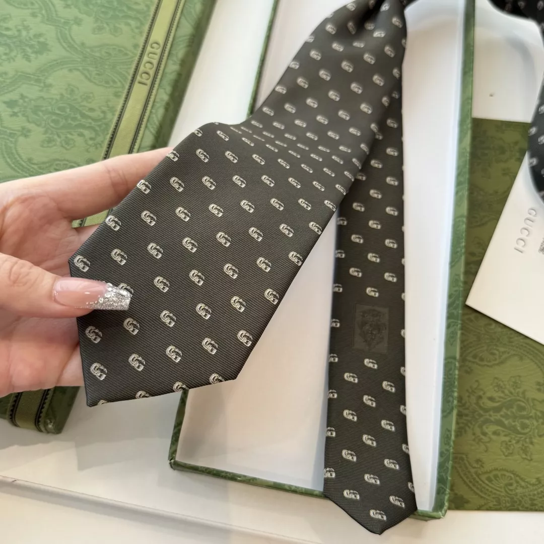 구찌 로고 자카드 실크 넥타이 상세 이미지 39