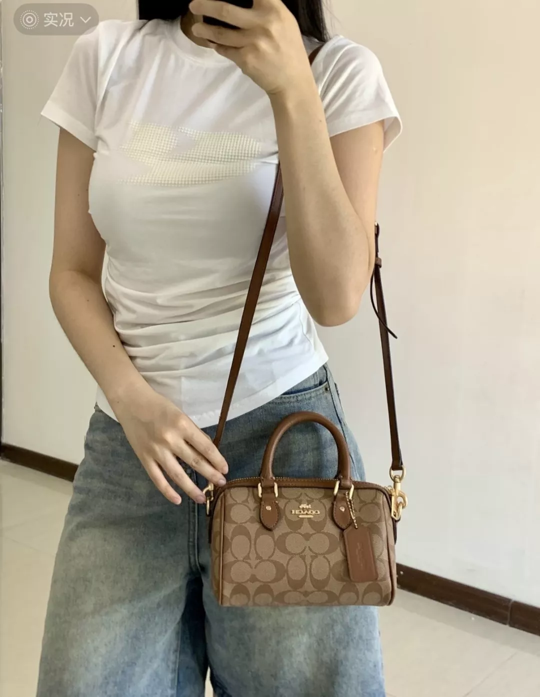코치 시그니처 패턴 미니 원통형 보스턴백 상세 이미지 72