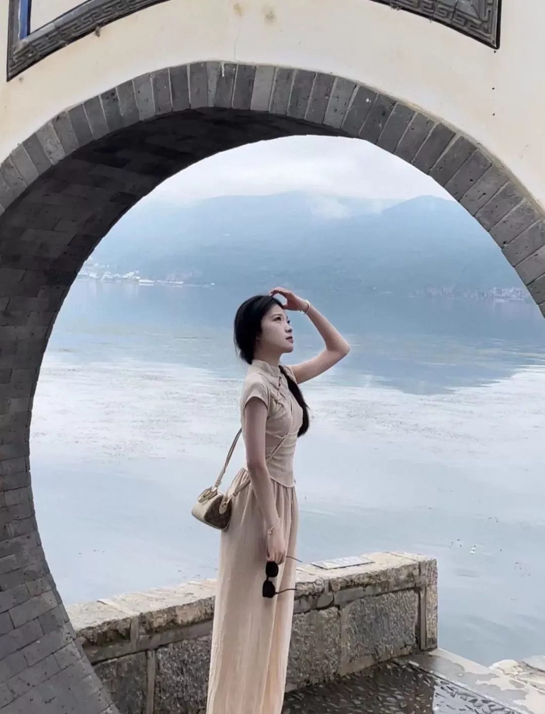 코치 시그니처 패턴 미니 원통형 보스턴백 상세 이미지 66