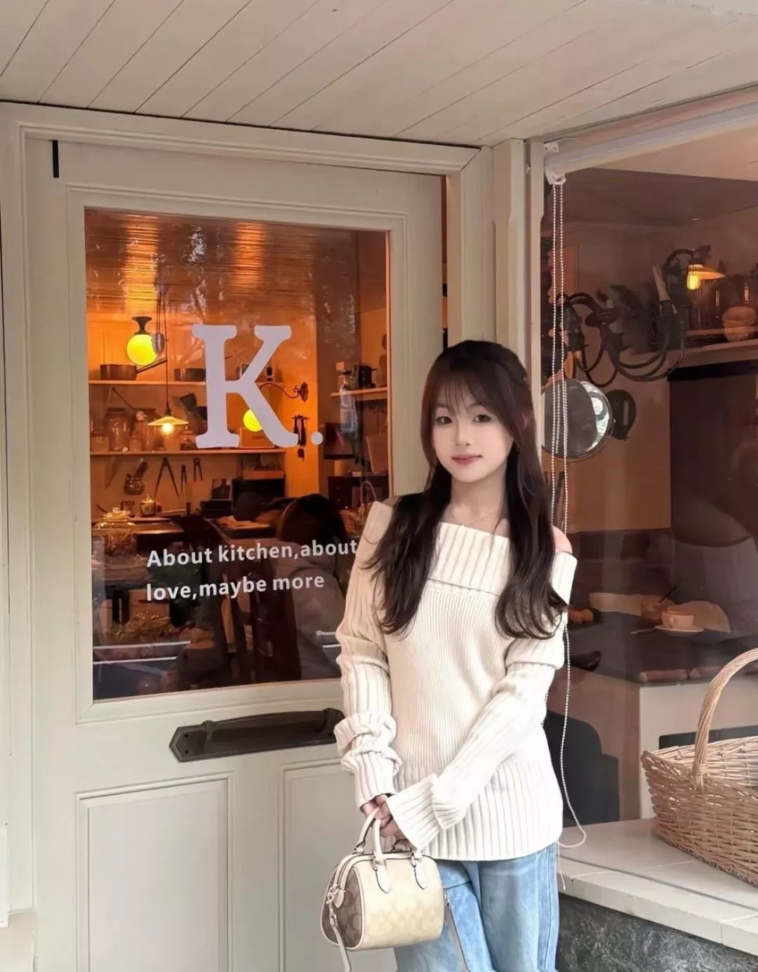 코치 시그니처 패턴 미니 원통형 보스턴백 상세 이미지 65