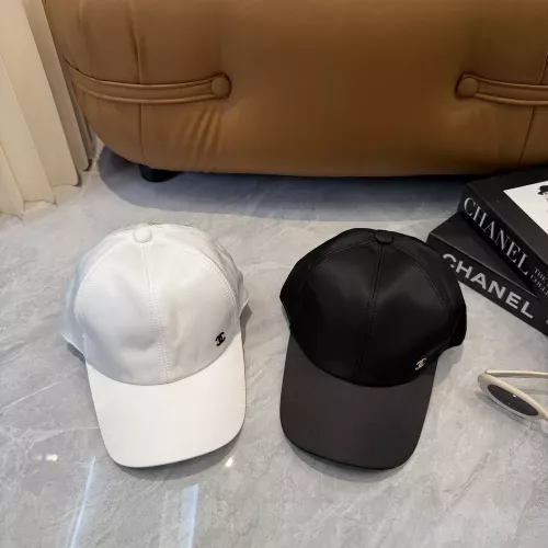 샤넬 클래식 로고 자수 볼캡