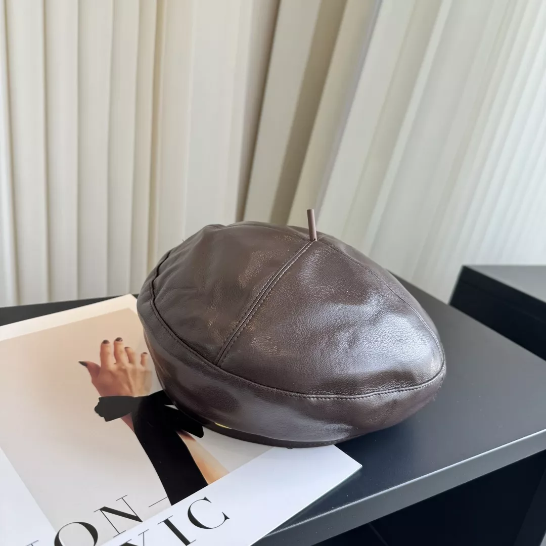 셀린느 가죽 베레모 상세 이미지 4