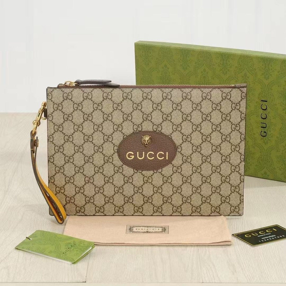 구찌 수잔느 라인 오벌 가죽 장식 클러치