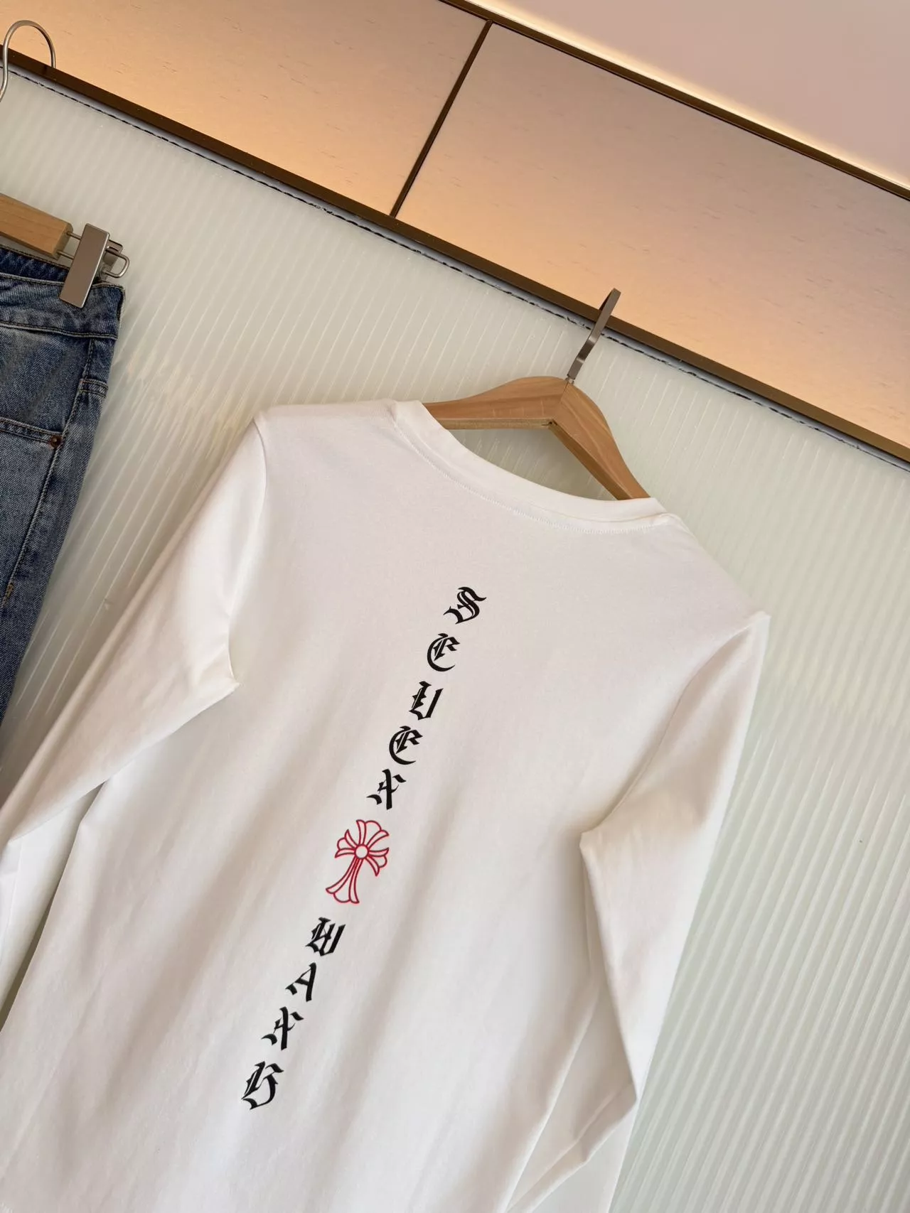 크롬하츠 브이넥 십자 프린트 긴소매 티셔츠 상세 이미지 5