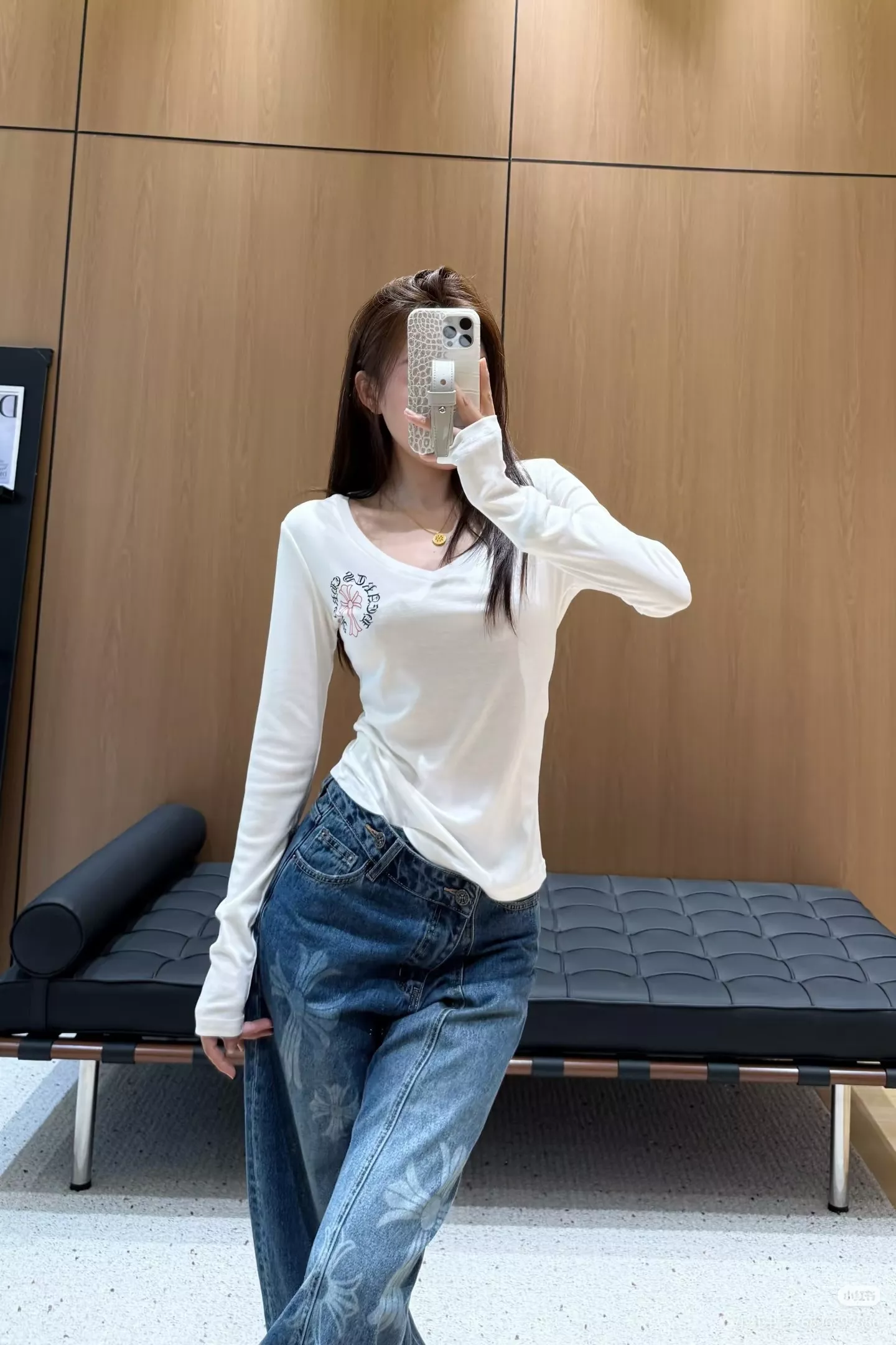 크롬하츠 브이넥 십자 프린트 긴소매 티셔츠 상세 이미지 32