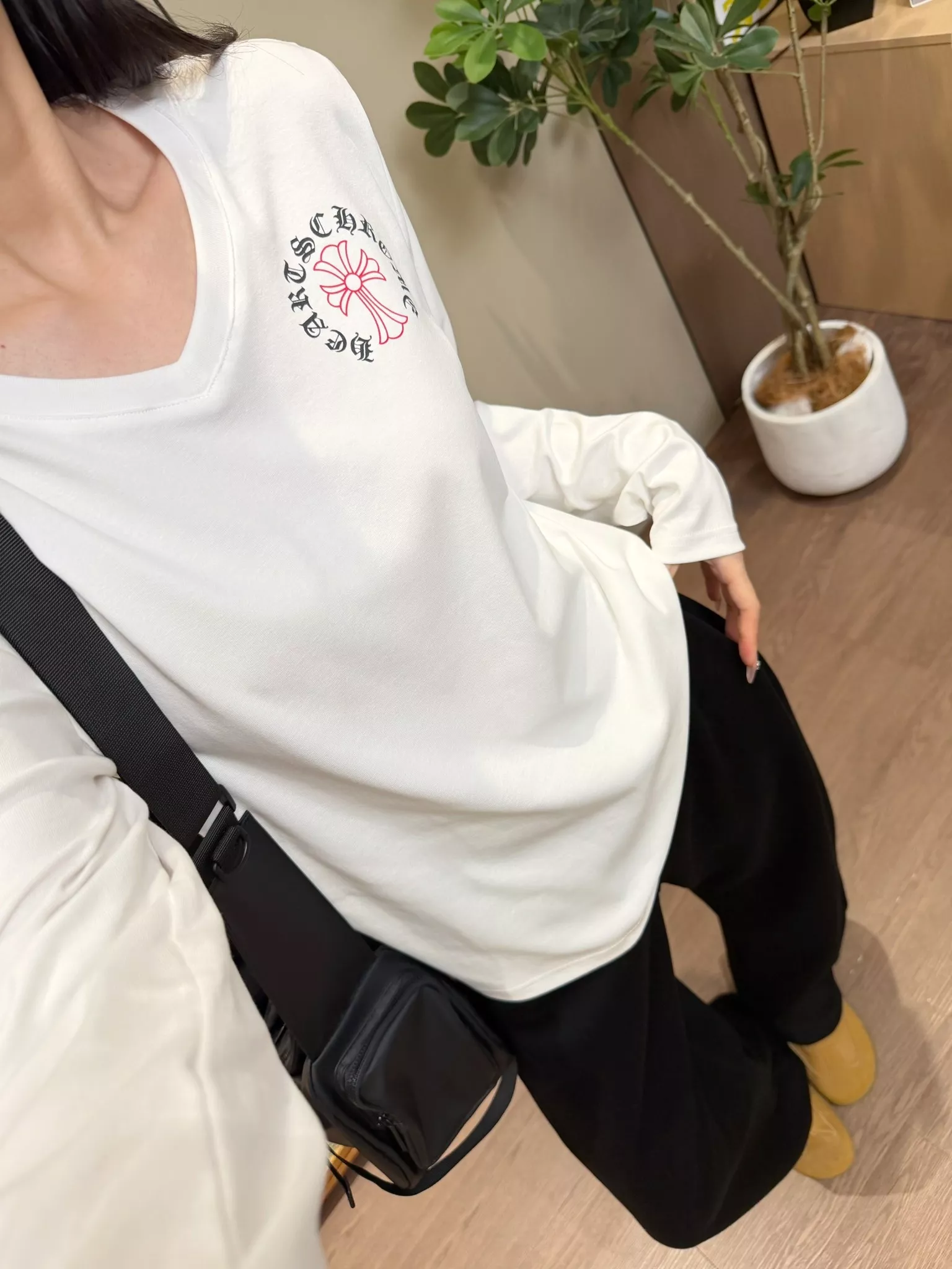 크롬하츠 브이넥 십자 프린트 긴소매 티셔츠 상세 이미지 29