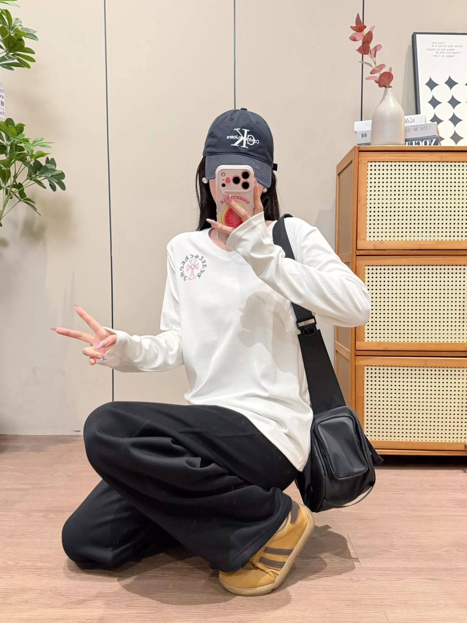크롬하츠 브이넥 십자 프린트 긴소매 티셔츠 상세 이미지 28