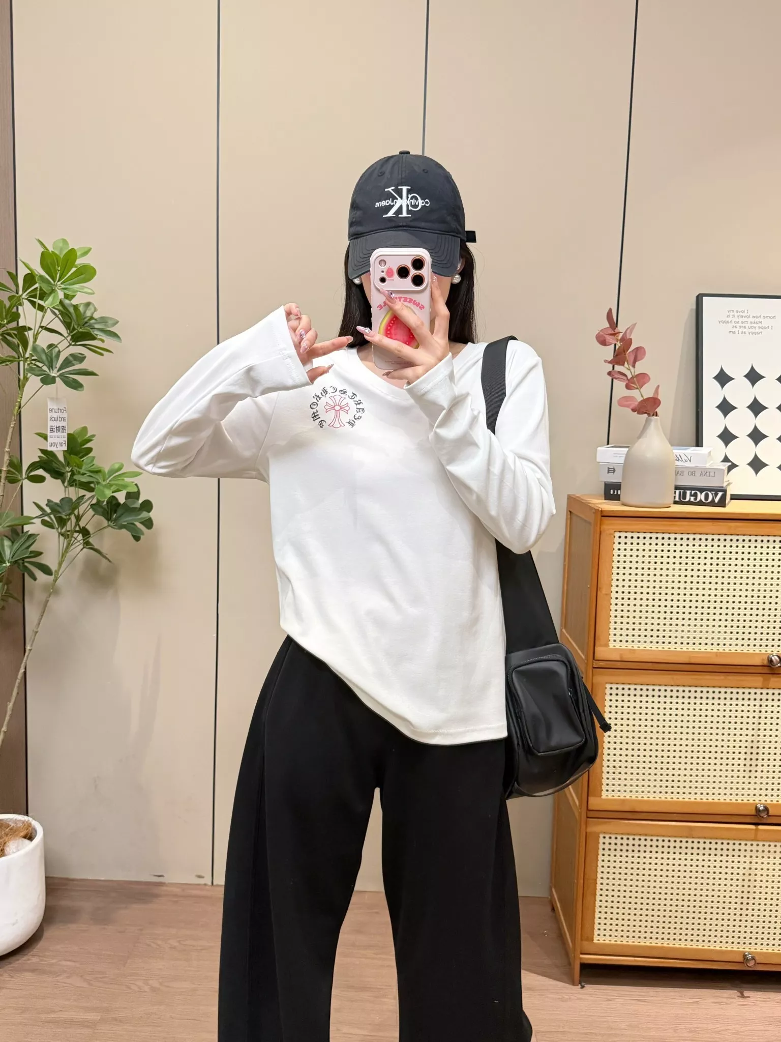 크롬하츠 브이넥 십자 프린트 긴소매 티셔츠 상세 이미지 24