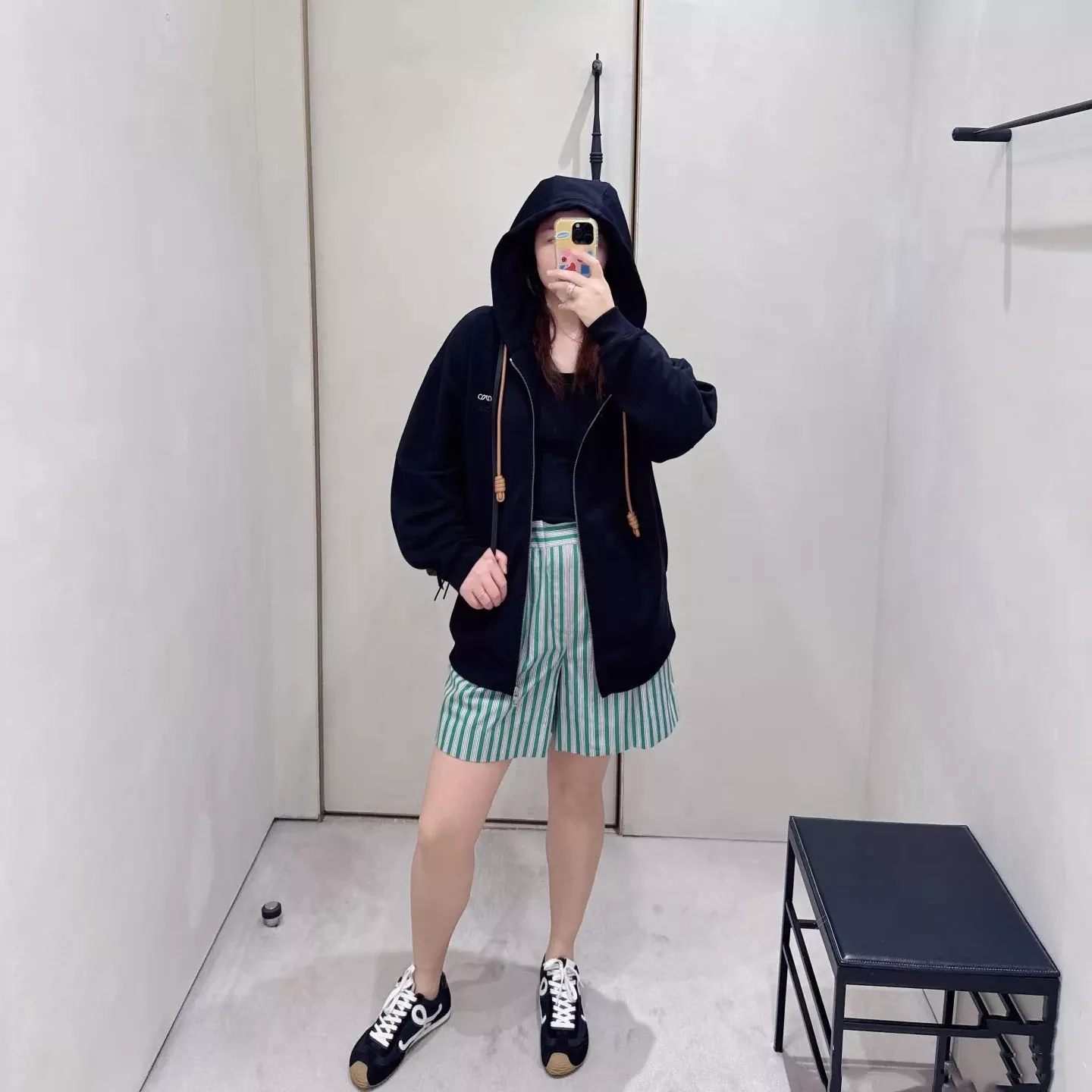로에베 배색 자수 로고 가죽 스트링 후드 지퍼 재킷 상세 이미지 14