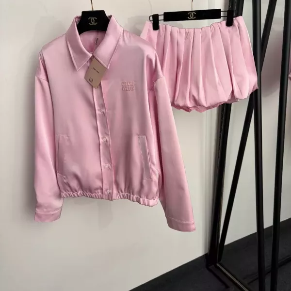미우미우 로고 자수 패치 카라 긴소매 재킷 투피스