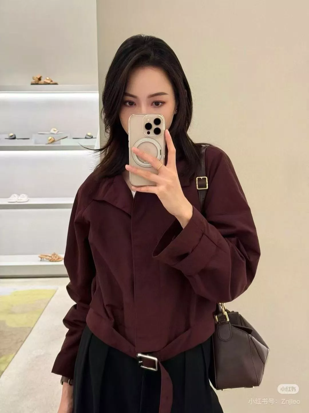 로에베 백로고 가죽패치 스탠드카라 긴소매 쇼트 코트 상세 이미지 14