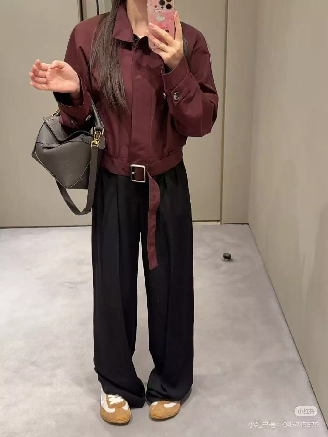 로에베 백로고 가죽패치 스탠드카라 긴소매 쇼트 코트 상세 이미지 17