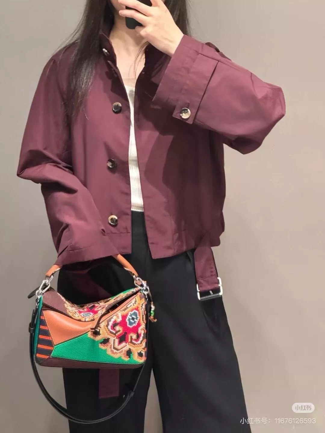 로에베 백로고 가죽패치 스탠드카라 긴소매 쇼트 코트 상세 이미지 24