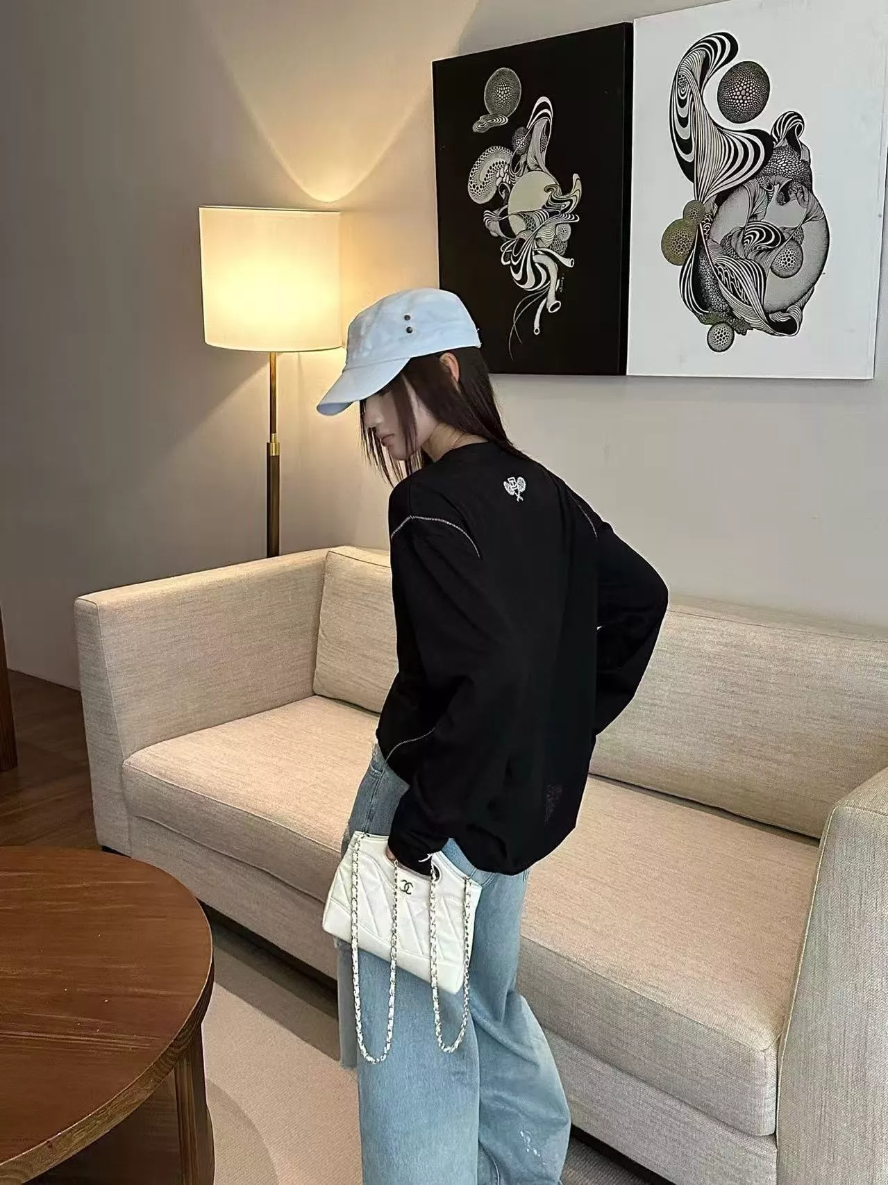 샤넬 로고 자수 긴소매 티셔츠 상세 이미지 18