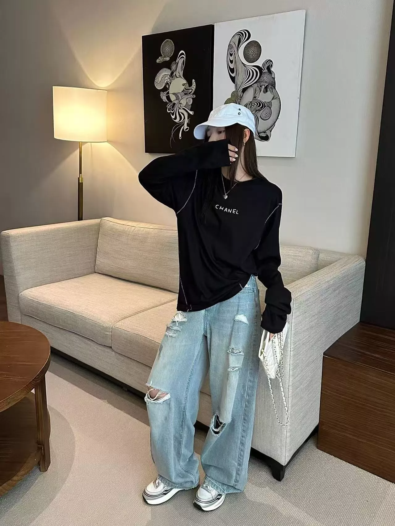 샤넬 로고 자수 긴소매 티셔츠 상세 이미지 19