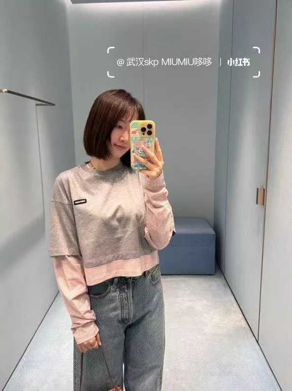 미우미우 스트라이프 배색 레이어드 긴소매 티셔츠 상세 이미지 15