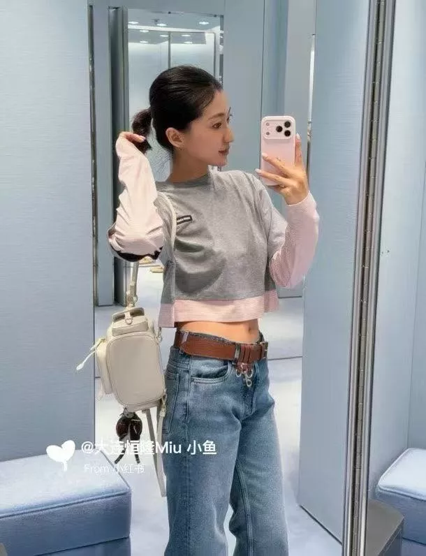 미우미우 스트라이프 배색 레이어드 긴소매 티셔츠 상세 이미지 18
