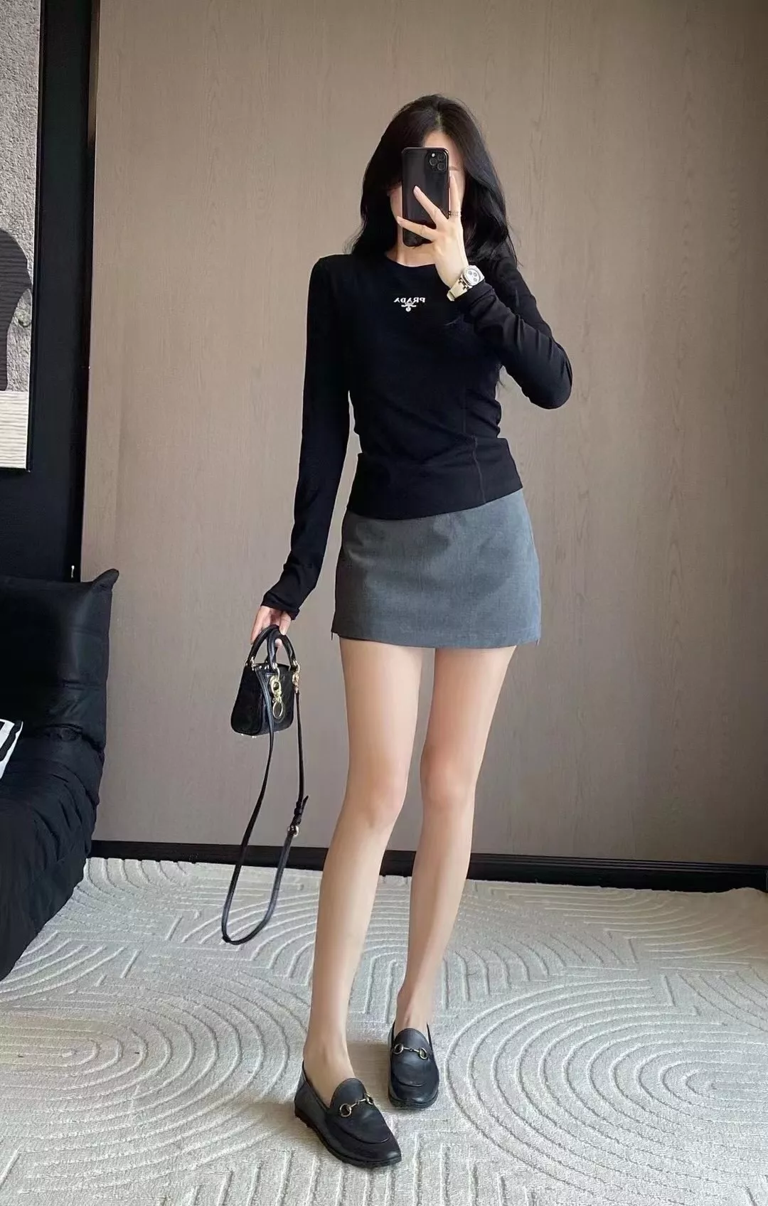 프라다 레터링 프린트 슬림핏 긴소매 티셔츠 상세 이미지 15