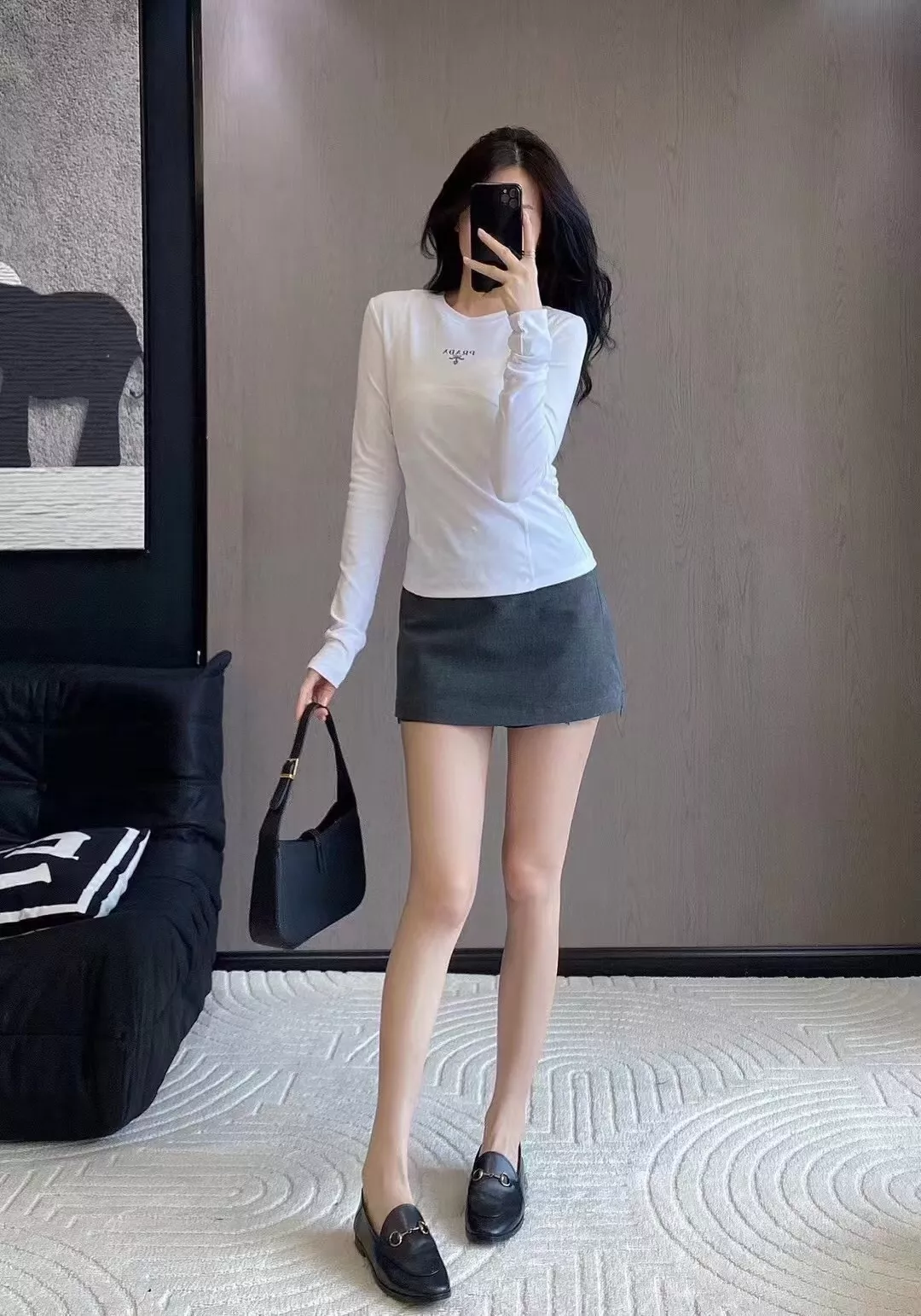 프라다 레터링 프린트 슬림핏 긴소매 티셔츠 상세 이미지 21
