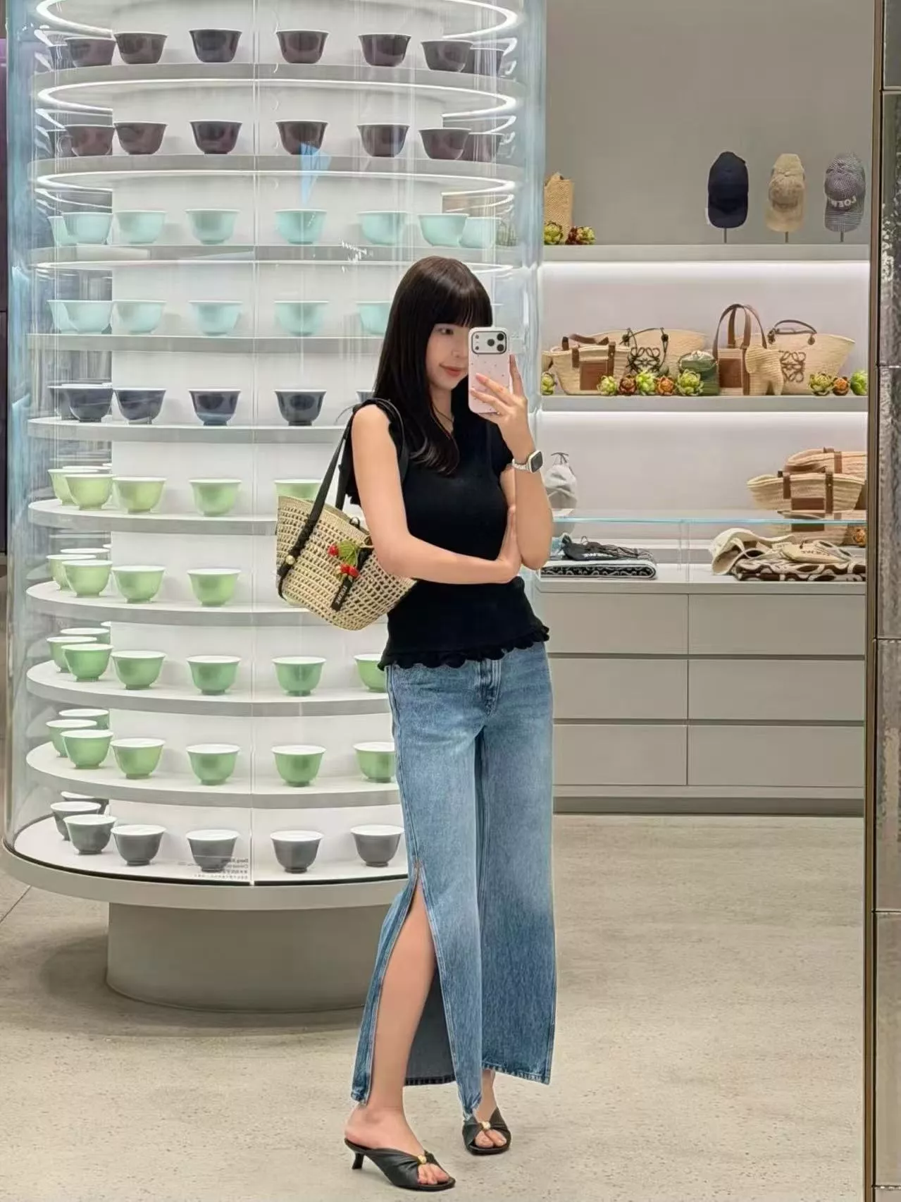 로에베 로고 자수 프릴 민소매 탱크탑 상세 이미지 19