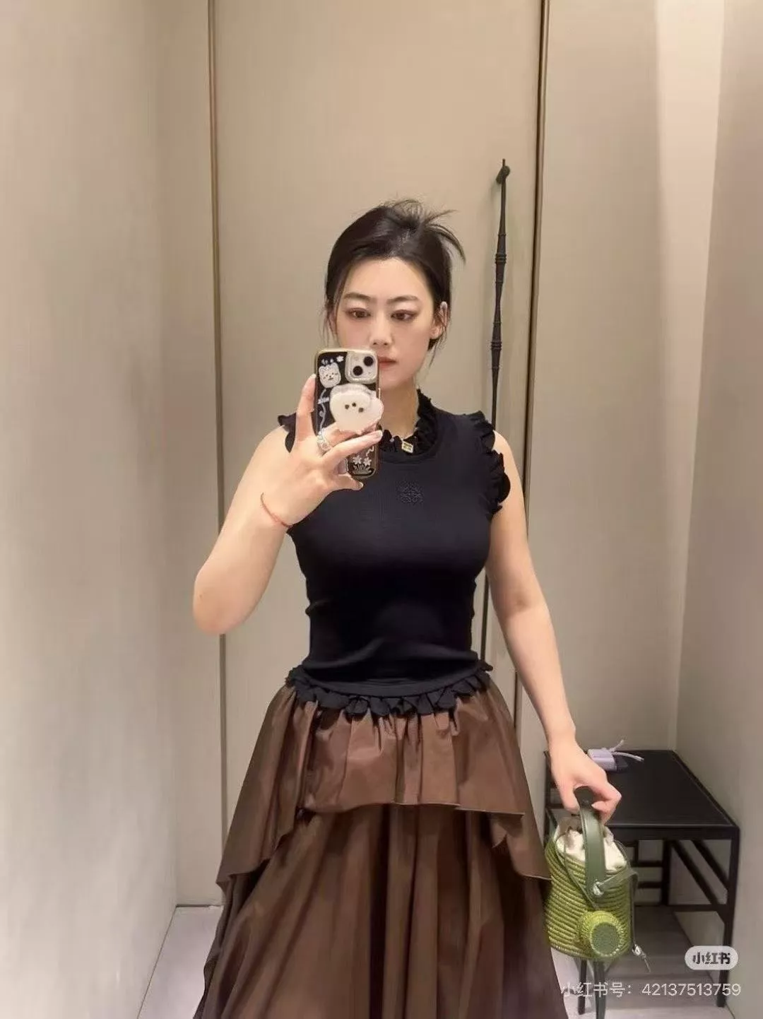 로에베 로고 자수 프릴 민소매 탱크탑 상세 이미지 10
