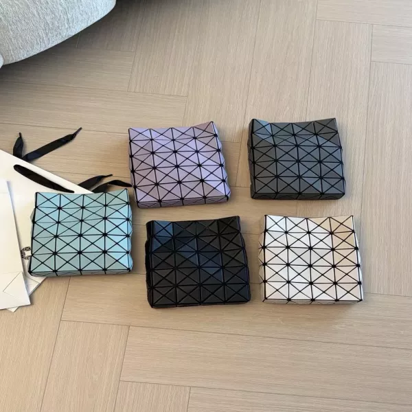 이세이미야케 바오바오 기하학 삼각 패턴 미니 크로스백