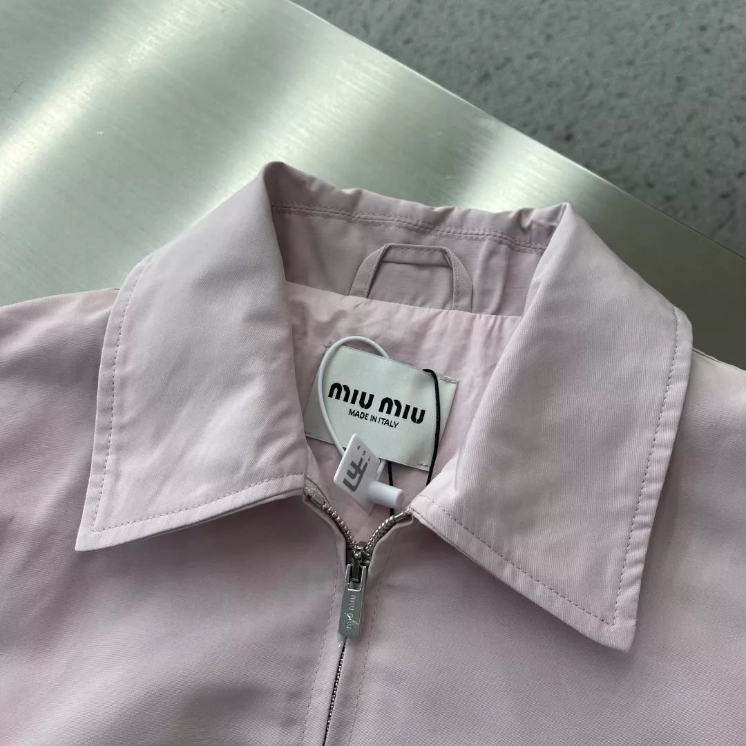 미우미우 자수 로고 셔츠 칼라 집업 재킷 상세 이미지 4
