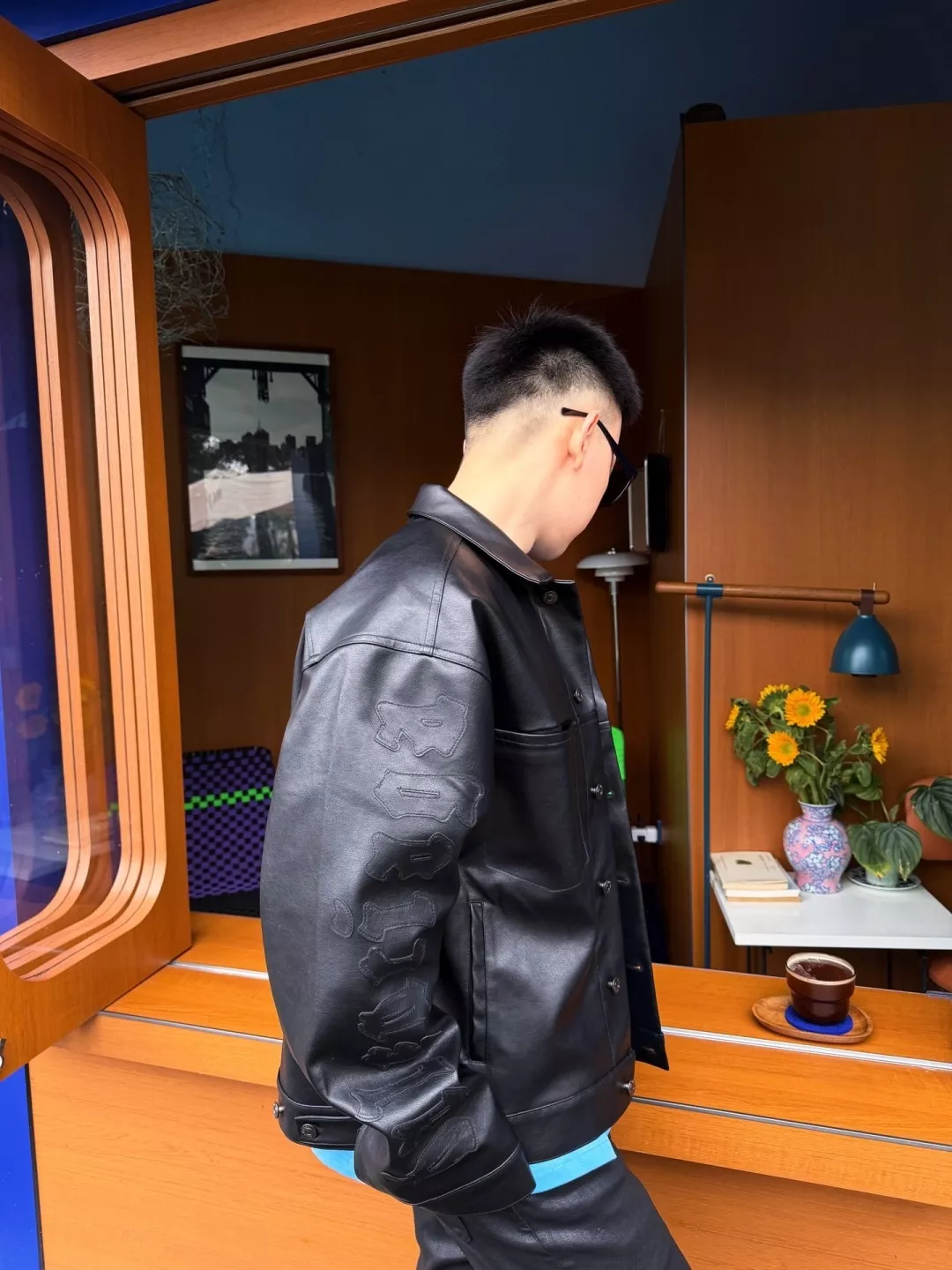 발렌시아가 블랙 그레인 에코 레더 카라 버튼 재킷 상세 이미지 29